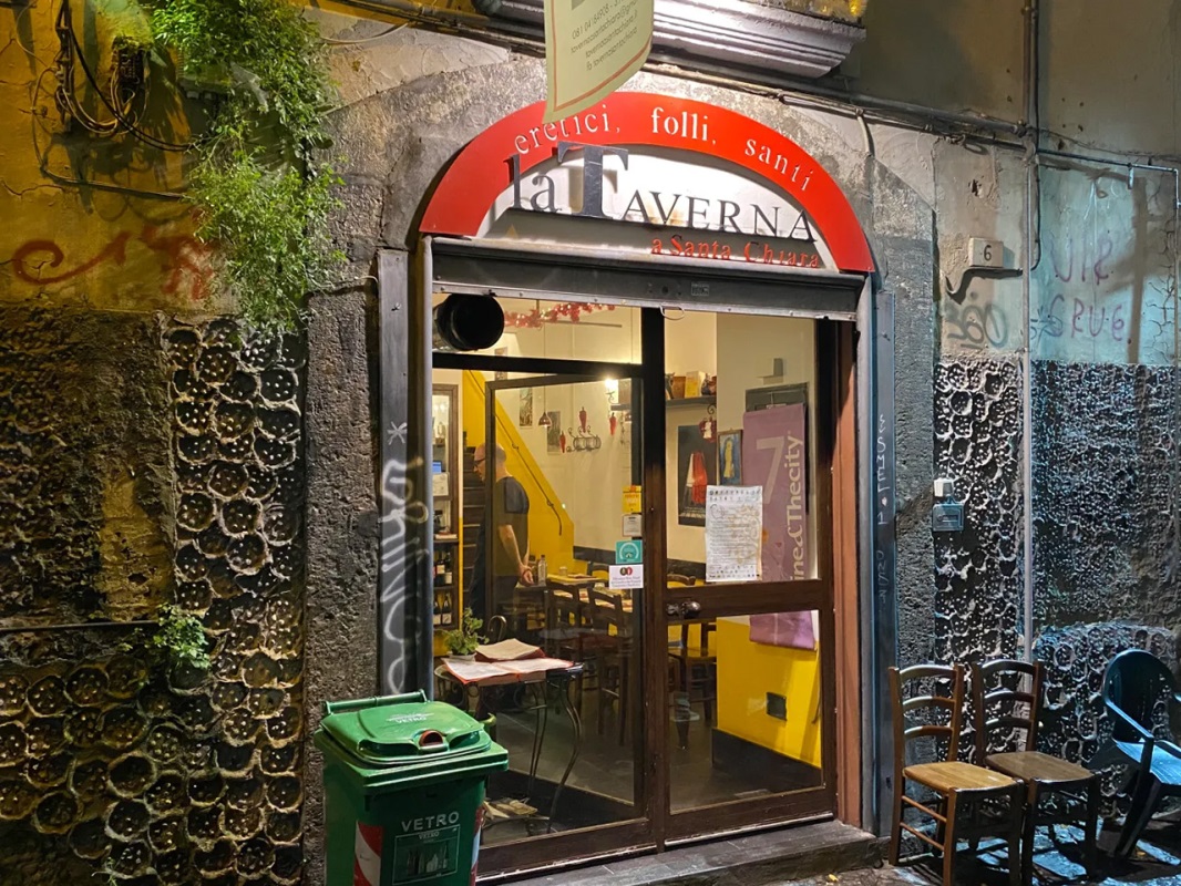 La pizzeria di Napoli calamita nazionale antisemita La pizzeria di Napoli calamita nazionale antisemita